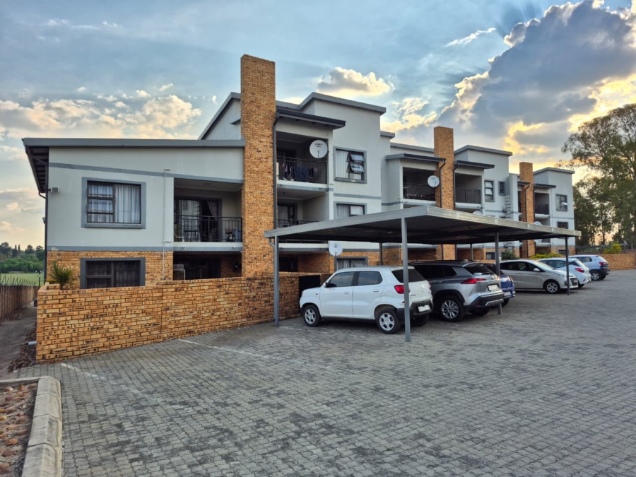 To Let 2 Bedroom Property for Rent in Fairlead Gauteng