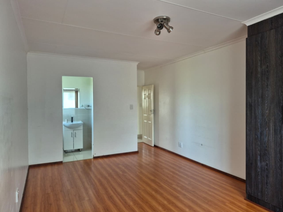 To Let 2 Bedroom Property for Rent in Fairlead Gauteng
