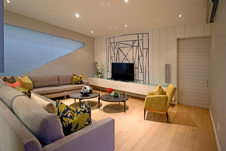 6 Bedroom Property for Sale in Benmore Gardens Gauteng