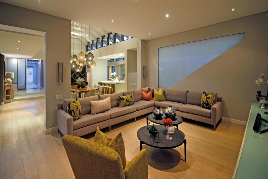 6 Bedroom Property for Sale in Benmore Gardens Gauteng
