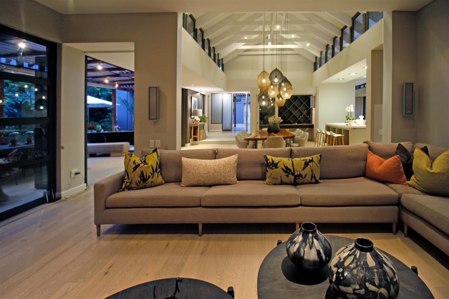 6 Bedroom Property for Sale in Benmore Gardens Gauteng