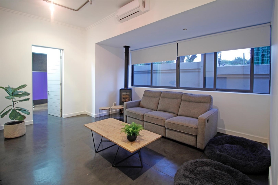 6 Bedroom Property for Sale in Benmore Gardens Gauteng