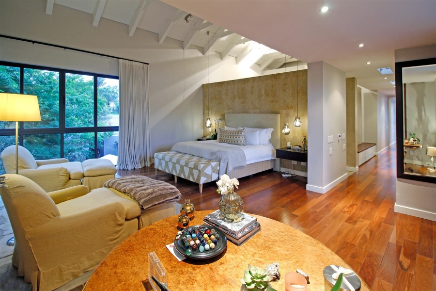 6 Bedroom Property for Sale in Benmore Gardens Gauteng
