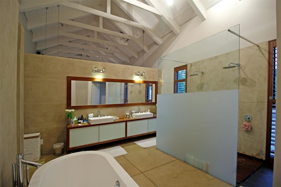 6 Bedroom Property for Sale in Benmore Gardens Gauteng