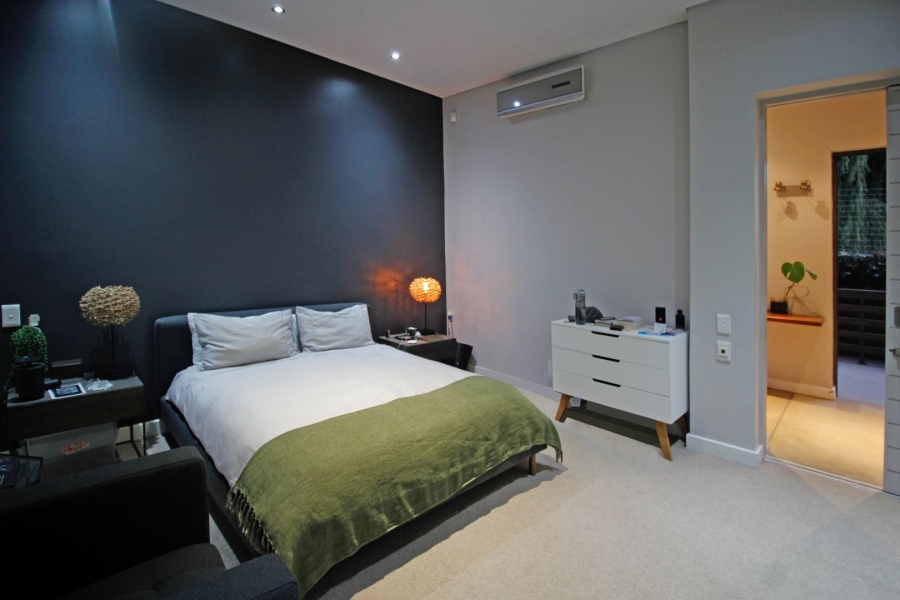 6 Bedroom Property for Sale in Benmore Gardens Gauteng