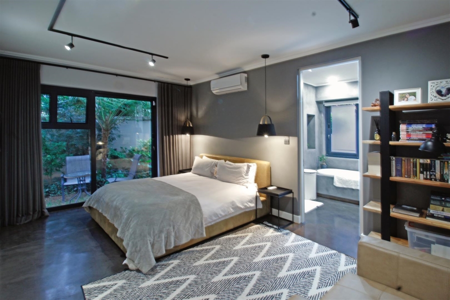 6 Bedroom Property for Sale in Benmore Gardens Gauteng