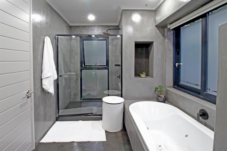 6 Bedroom Property for Sale in Benmore Gardens Gauteng