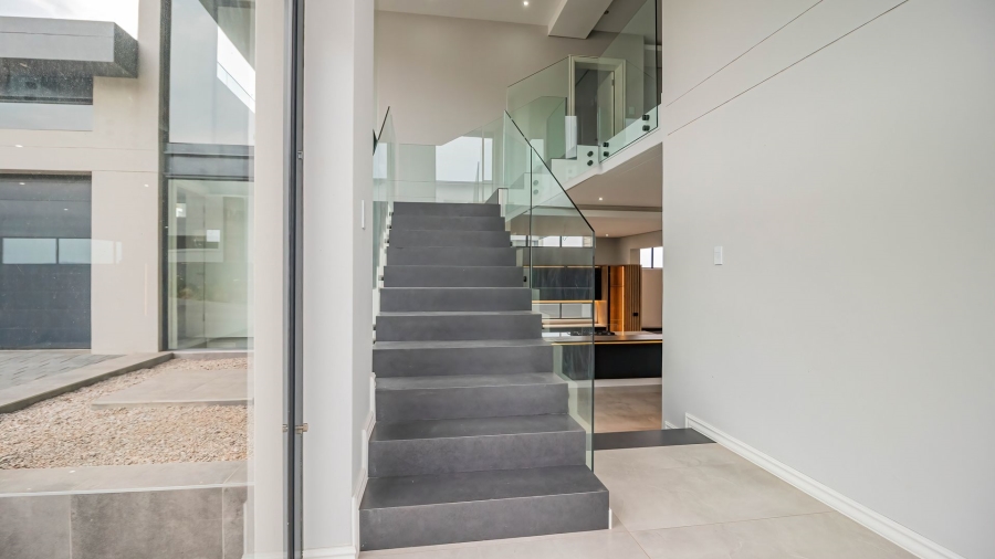 5 Bedroom Property for Sale in Eye of Africa Gauteng