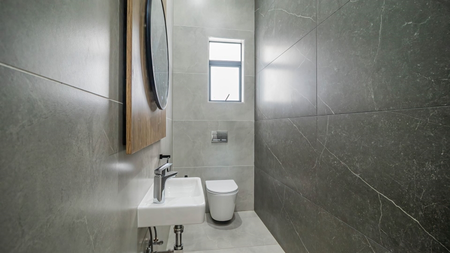 5 Bedroom Property for Sale in Eye of Africa Gauteng