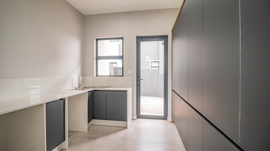 5 Bedroom Property for Sale in Eye of Africa Gauteng