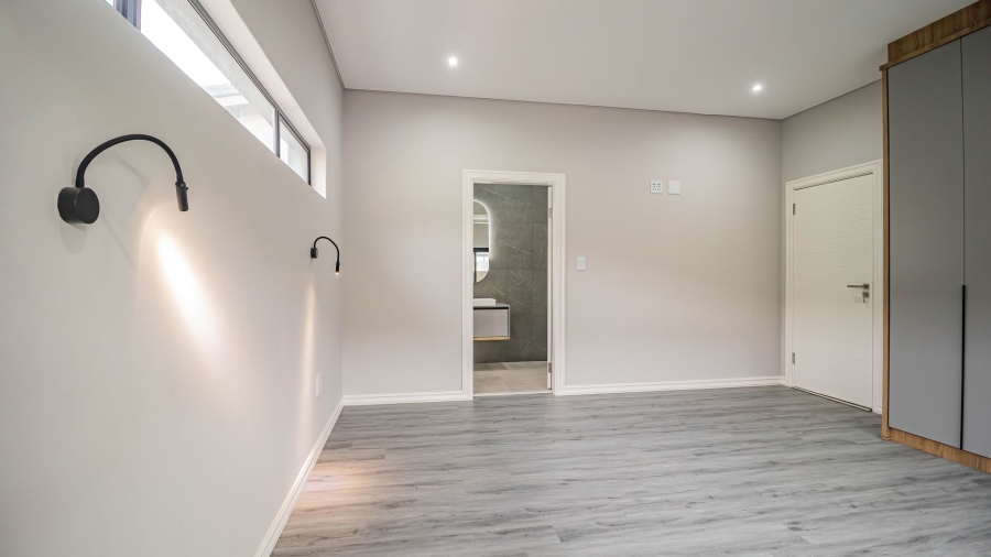 5 Bedroom Property for Sale in Eye of Africa Gauteng