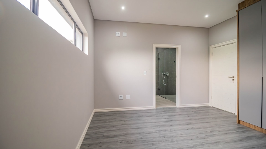 5 Bedroom Property for Sale in Eye of Africa Gauteng