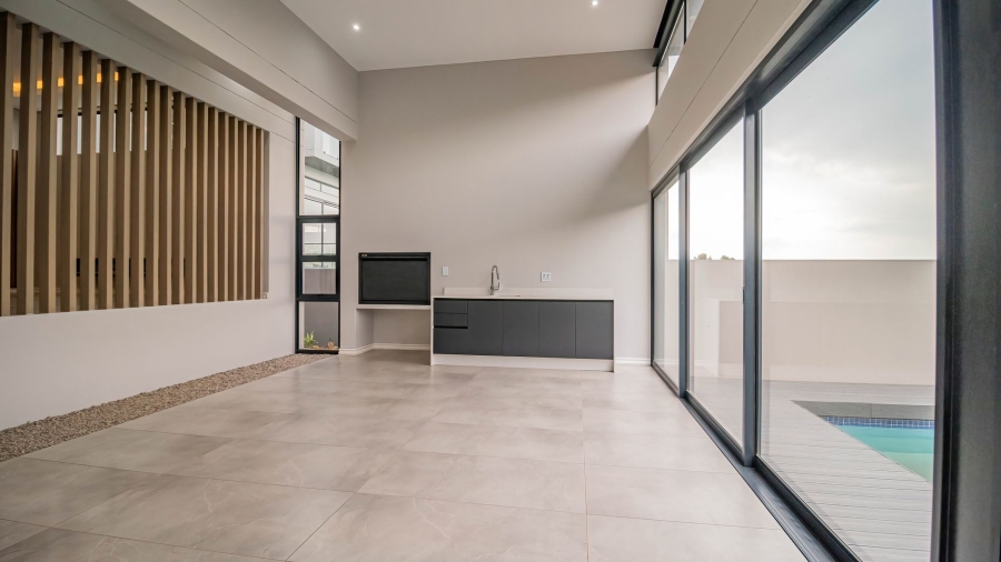 5 Bedroom Property for Sale in Eye of Africa Gauteng