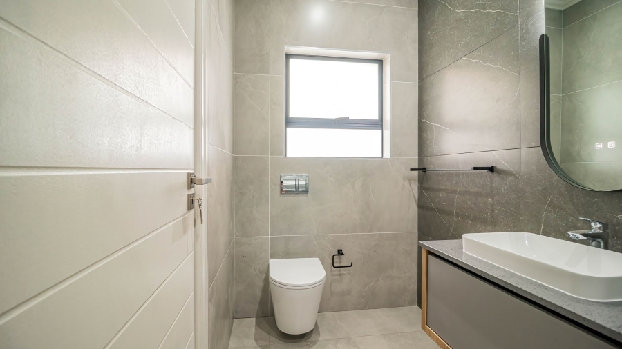 5 Bedroom Property for Sale in Eye of Africa Gauteng