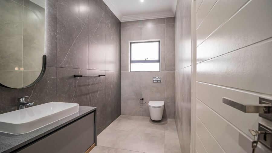 5 Bedroom Property for Sale in Eye of Africa Gauteng