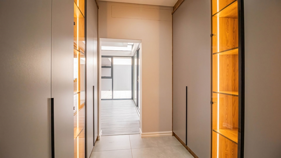 5 Bedroom Property for Sale in Eye of Africa Gauteng