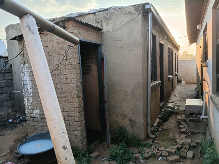 2 Bedroom Property for Sale in Tshepisong Gauteng