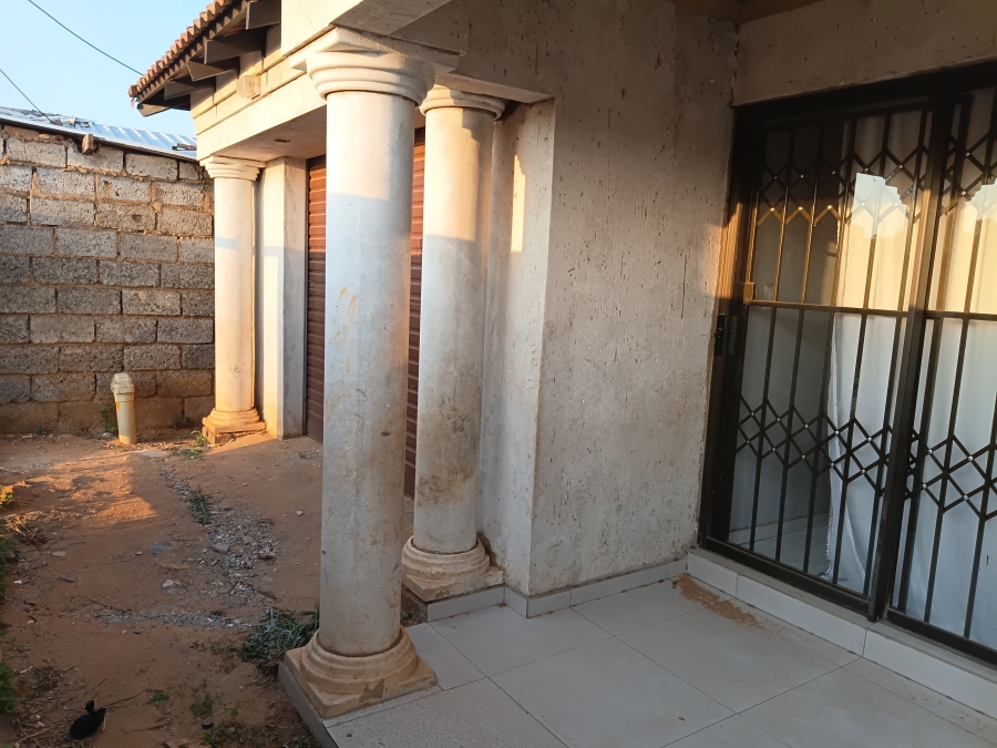2 Bedroom Property for Sale in Tshepisong Gauteng