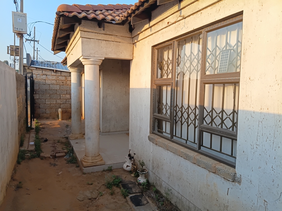 2 Bedroom Property for Sale in Tshepisong Gauteng