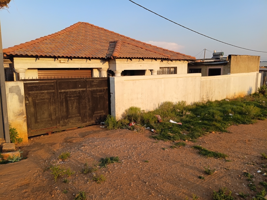 2 Bedroom Property for Sale in Tshepisong Gauteng