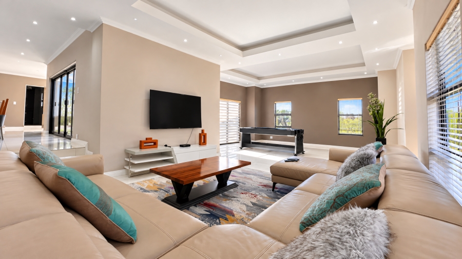 6 Bedroom Property for Sale in Copperleaf Estate Gauteng