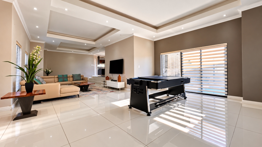 6 Bedroom Property for Sale in Copperleaf Estate Gauteng
