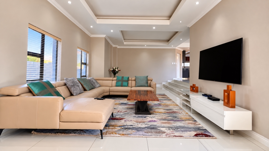 6 Bedroom Property for Sale in Copperleaf Estate Gauteng