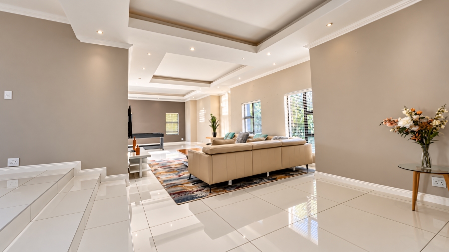 6 Bedroom Property for Sale in Copperleaf Estate Gauteng