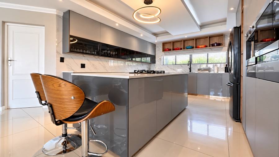 6 Bedroom Property for Sale in Copperleaf Estate Gauteng
