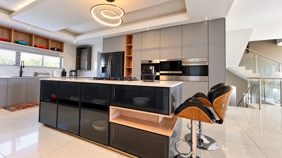 6 Bedroom Property for Sale in Copperleaf Estate Gauteng