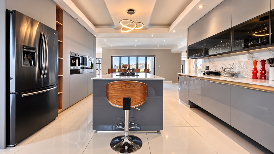 6 Bedroom Property for Sale in Copperleaf Estate Gauteng