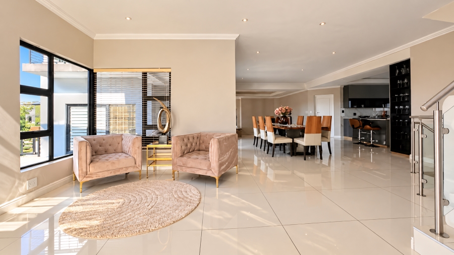 6 Bedroom Property for Sale in Copperleaf Estate Gauteng