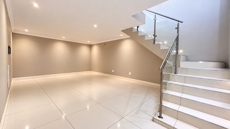 6 Bedroom Property for Sale in Copperleaf Estate Gauteng