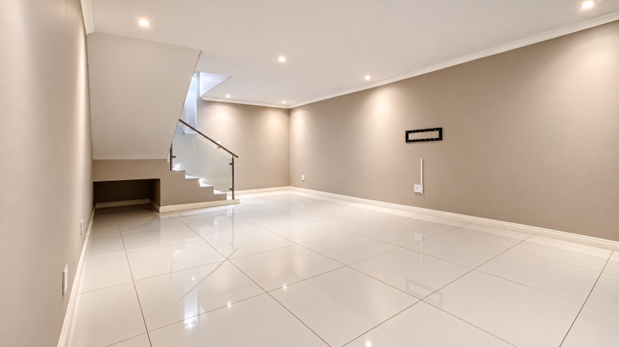 6 Bedroom Property for Sale in Copperleaf Estate Gauteng