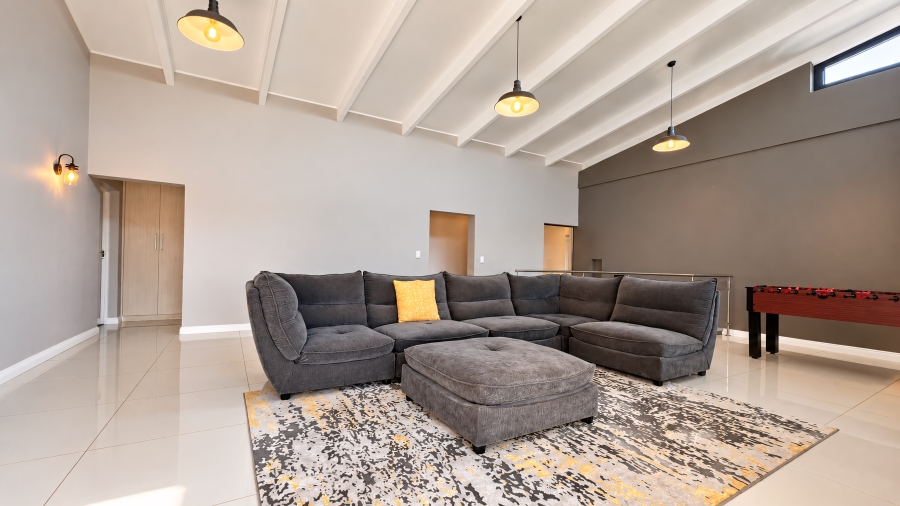 6 Bedroom Property for Sale in Copperleaf Estate Gauteng