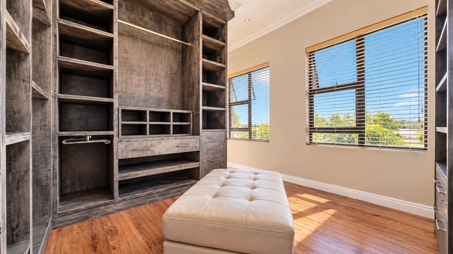 6 Bedroom Property for Sale in Copperleaf Estate Gauteng