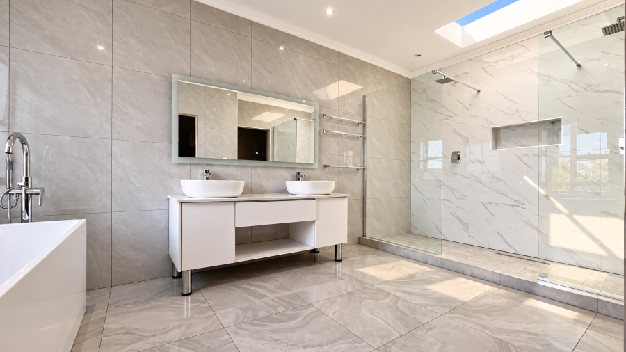 6 Bedroom Property for Sale in Copperleaf Estate Gauteng