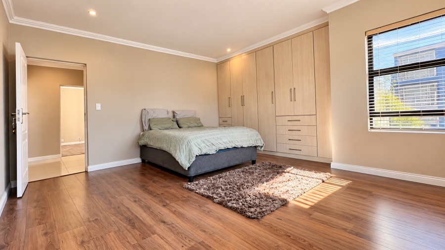 6 Bedroom Property for Sale in Copperleaf Estate Gauteng
