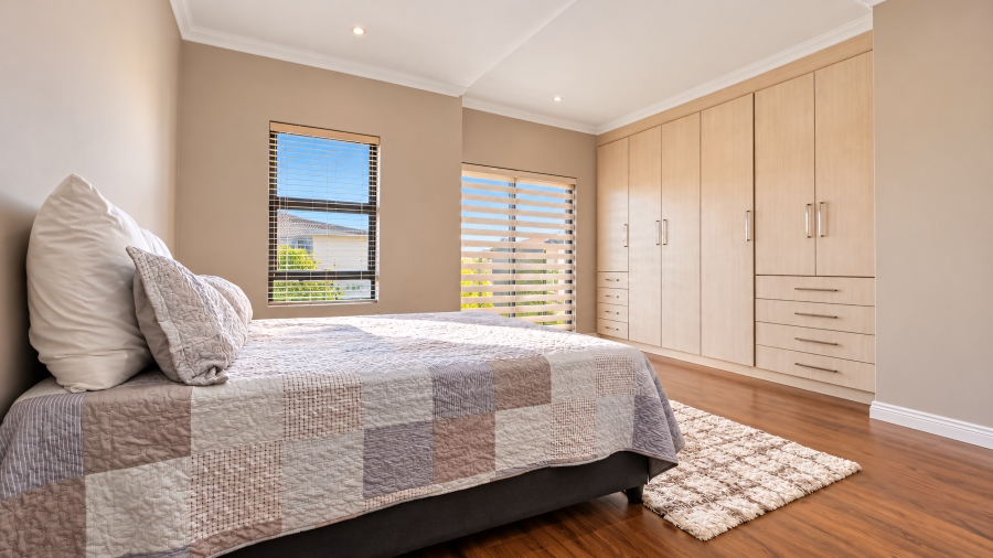 6 Bedroom Property for Sale in Copperleaf Estate Gauteng