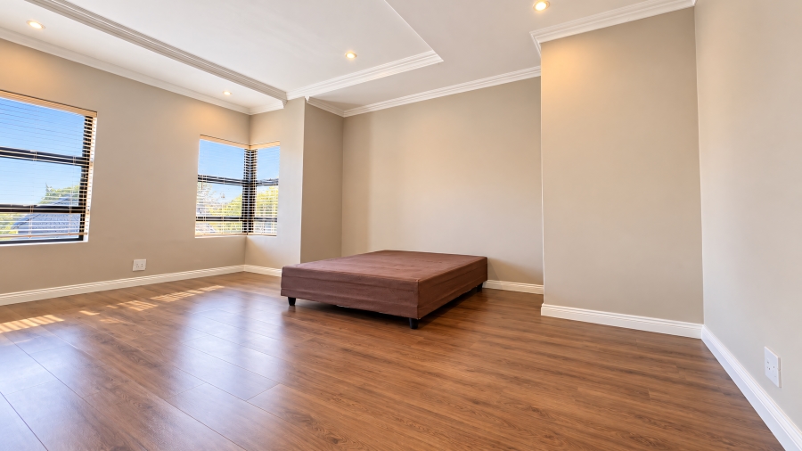 6 Bedroom Property for Sale in Copperleaf Estate Gauteng
