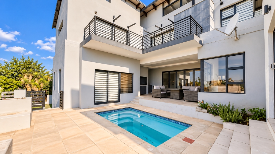 6 Bedroom Property for Sale in Copperleaf Estate Gauteng