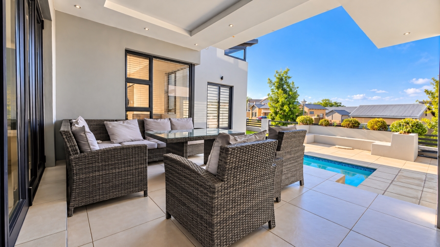 6 Bedroom Property for Sale in Copperleaf Estate Gauteng