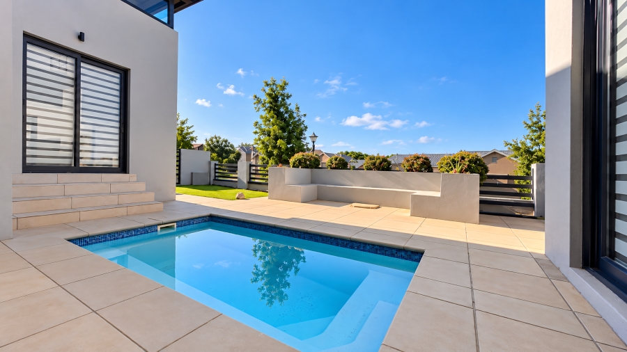 6 Bedroom Property for Sale in Copperleaf Estate Gauteng