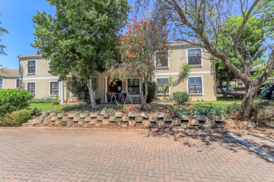 2 Bedroom Property for Sale in Robindale Gauteng