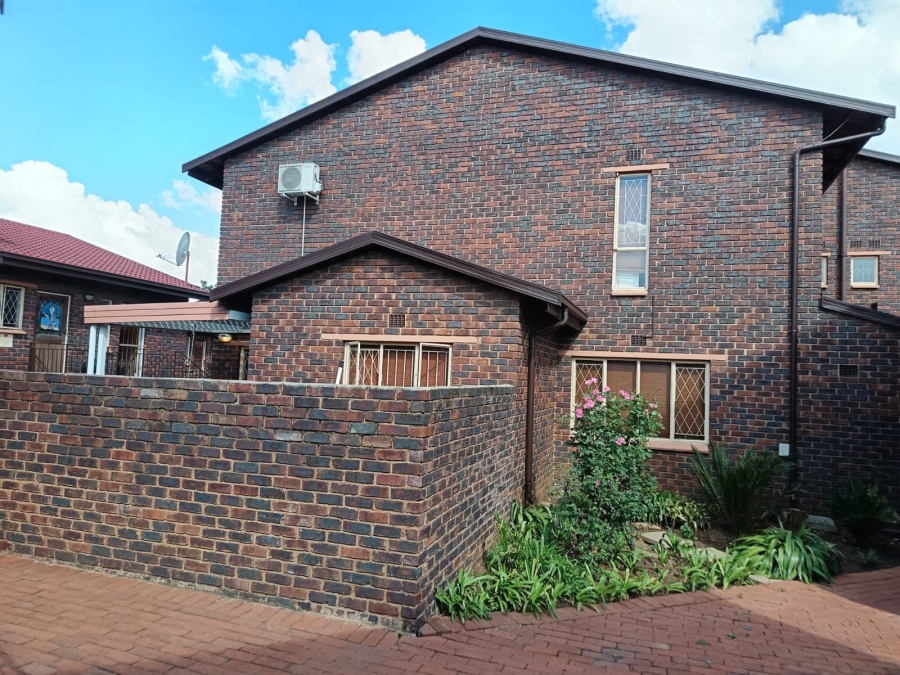 3 Bedroom Property for Sale in Brackenhurst Gauteng