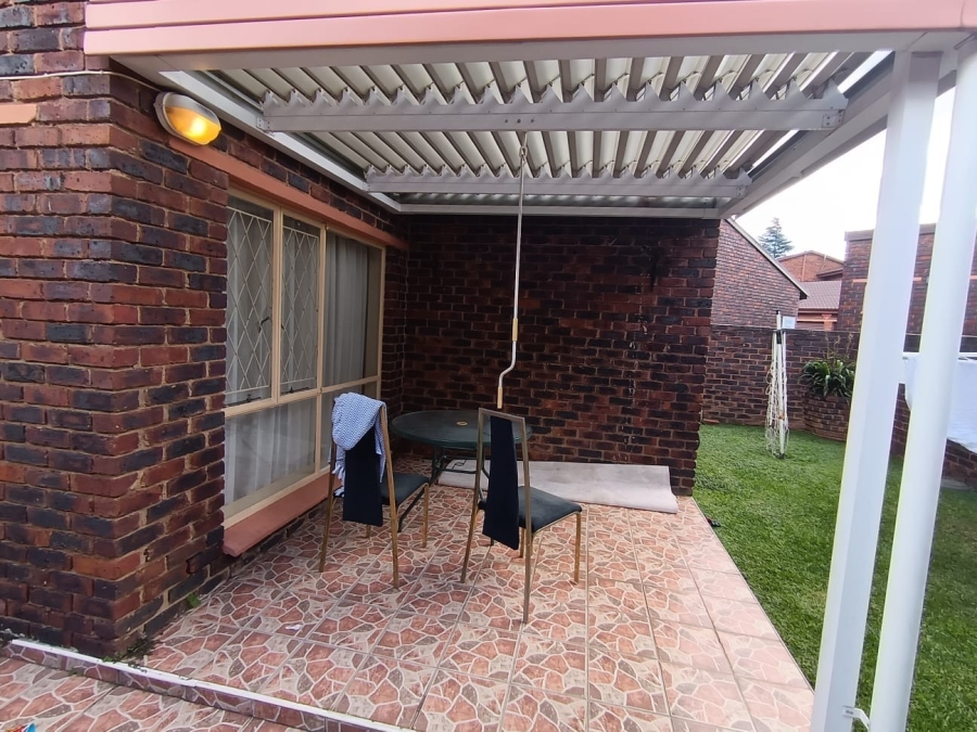 3 Bedroom Property for Sale in Brackenhurst Gauteng