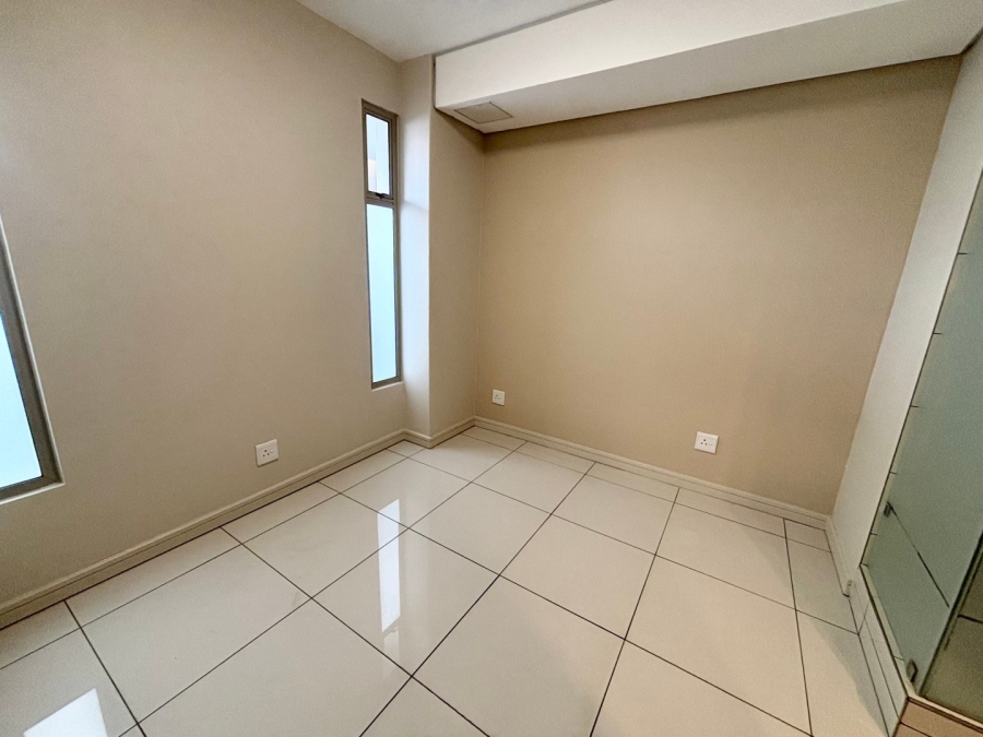 To Let 2 Bedroom Property for Rent in Rosebank Gauteng