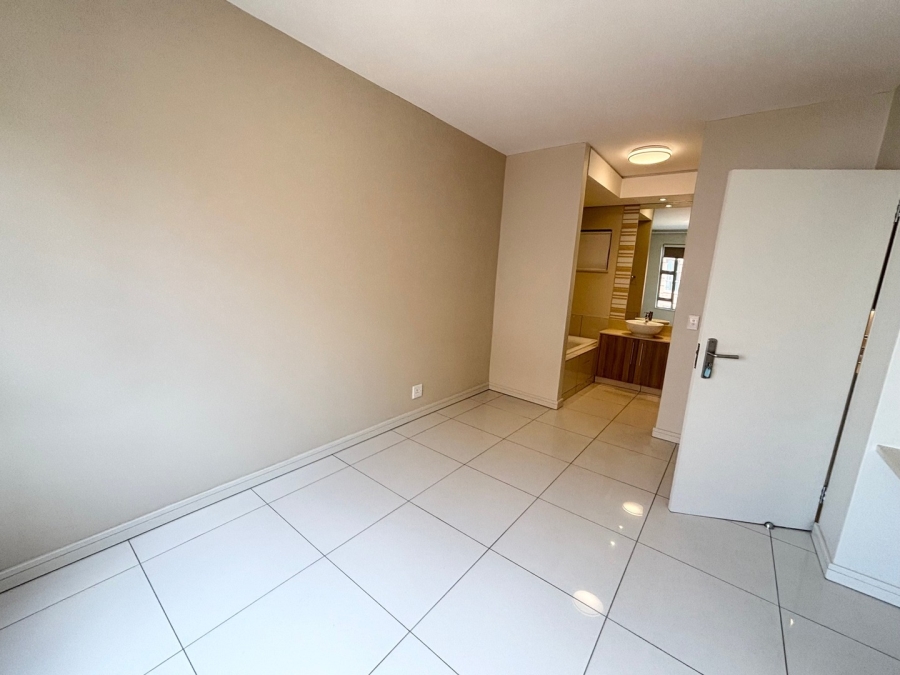 To Let 2 Bedroom Property for Rent in Rosebank Gauteng