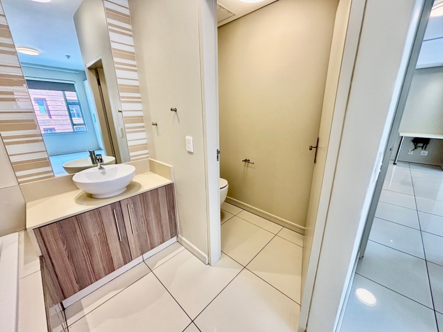 To Let 2 Bedroom Property for Rent in Rosebank Gauteng