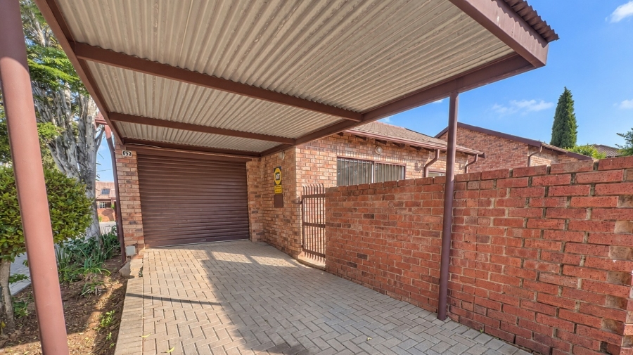 To Let 2 Bedroom Property for Rent in Noordwyk Gauteng